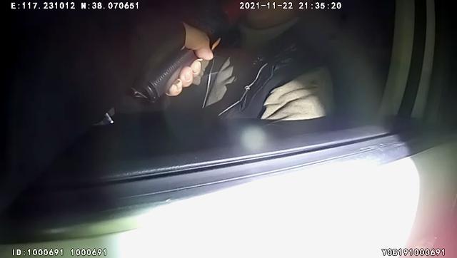 酒精測試儀逃避方法，男子酒駕被查“花式”吹氣逃避處罰