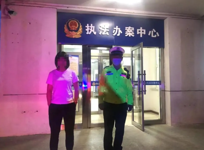 新的酒精測試儀逃避方法？酒駕還想“金蟬脫殼”？被交警識破太尷尬