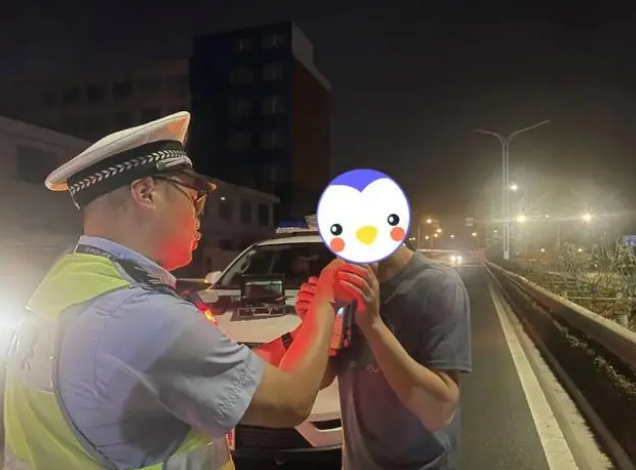 吃完兩顆“楊梅”開車，臺州一男子攤上事了！交警一查還有大問題！